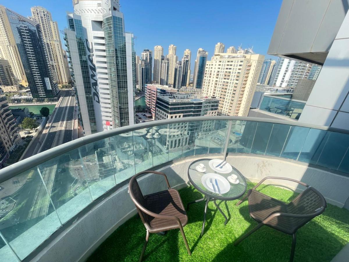 Luxury With Marina View Close To Jbr And Metro With Shared Kitchen Homestay