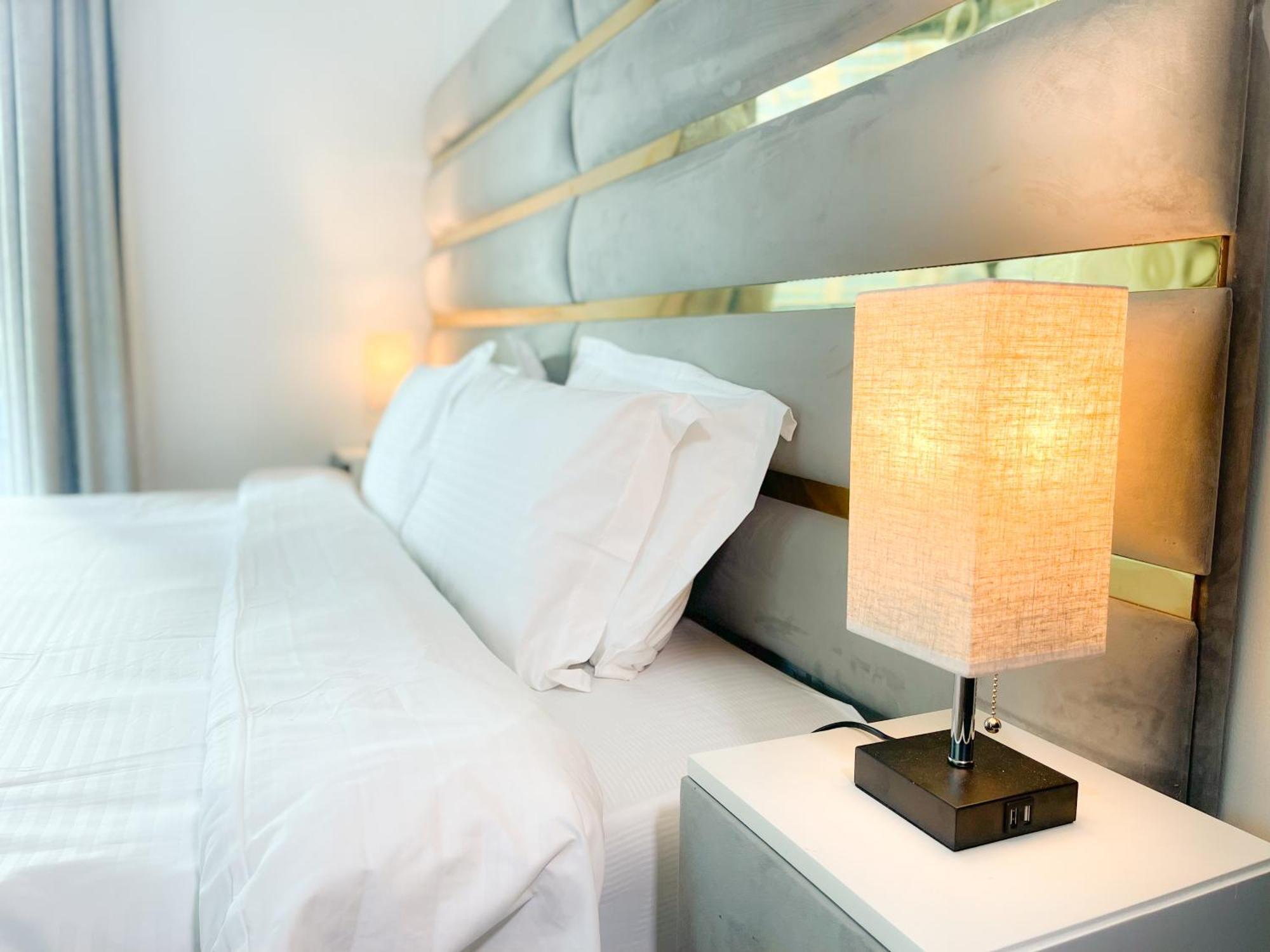 Luxury With Marina View Close To Jbr And Metro With Shared Kitchen Homestay
